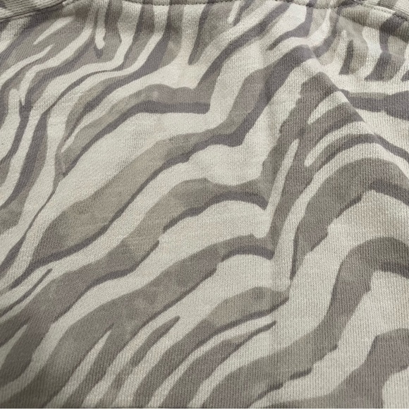 Sweaty Betty Essential Animal Print Hoodie Gray Size Medium - Picture 10 of 10